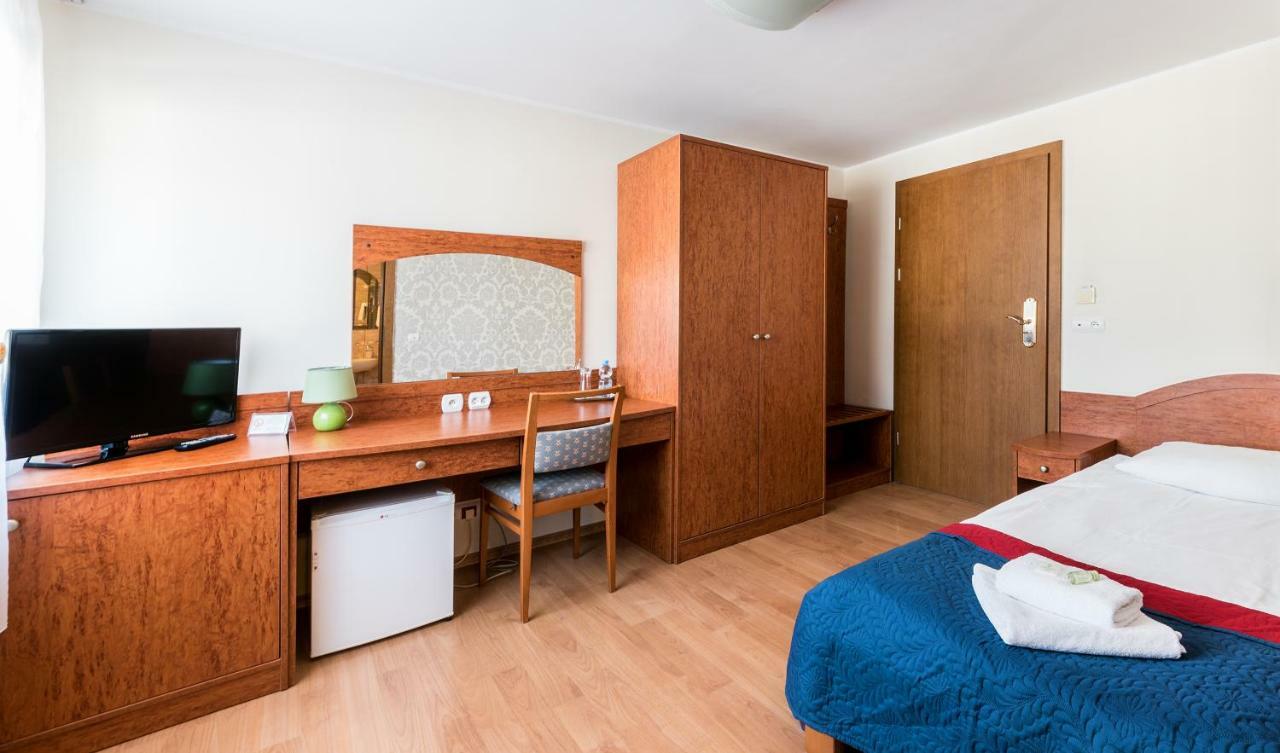 Gosciniec Witomino Bed & Breakfast Gdynia Bagian luar foto